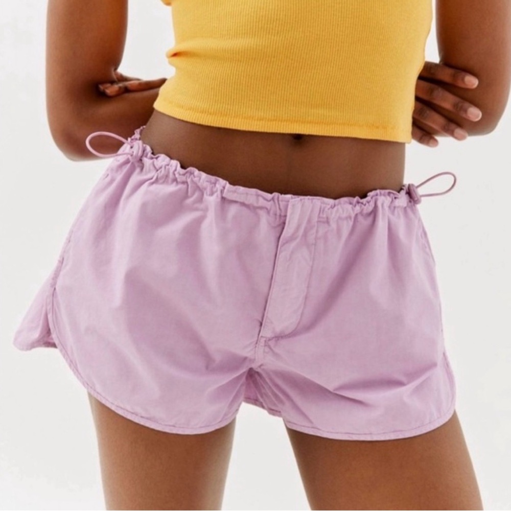 Urban Outfitters ”Avery” Dolphin Hem Short in Lavender Size Small